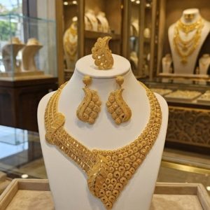 Opulent Gold-Plated Bridal Set (Pack of 1)