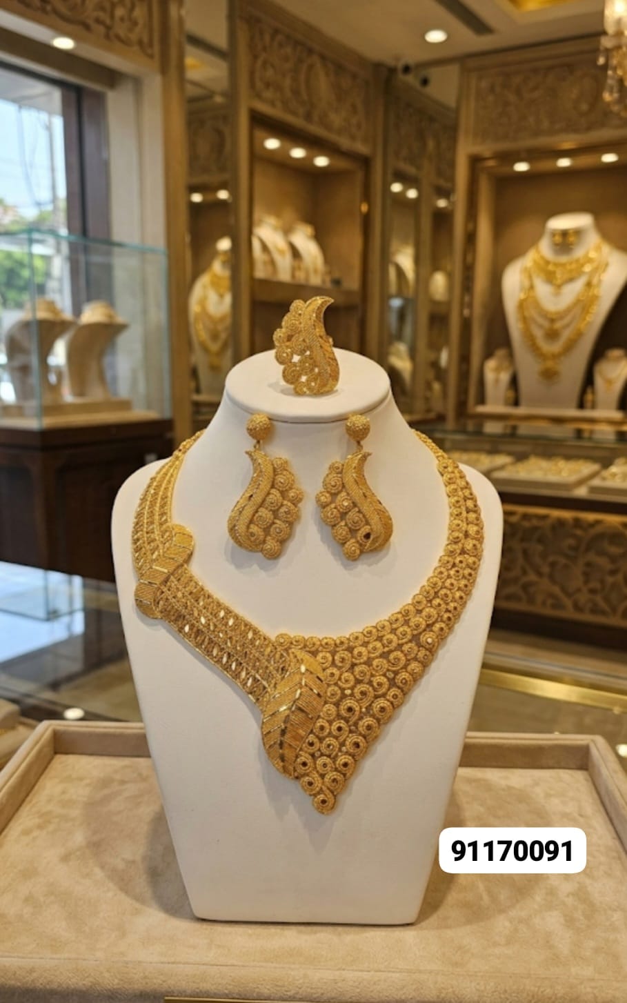 Opulent Gold-Plated Bridal Set (Pack of 1)