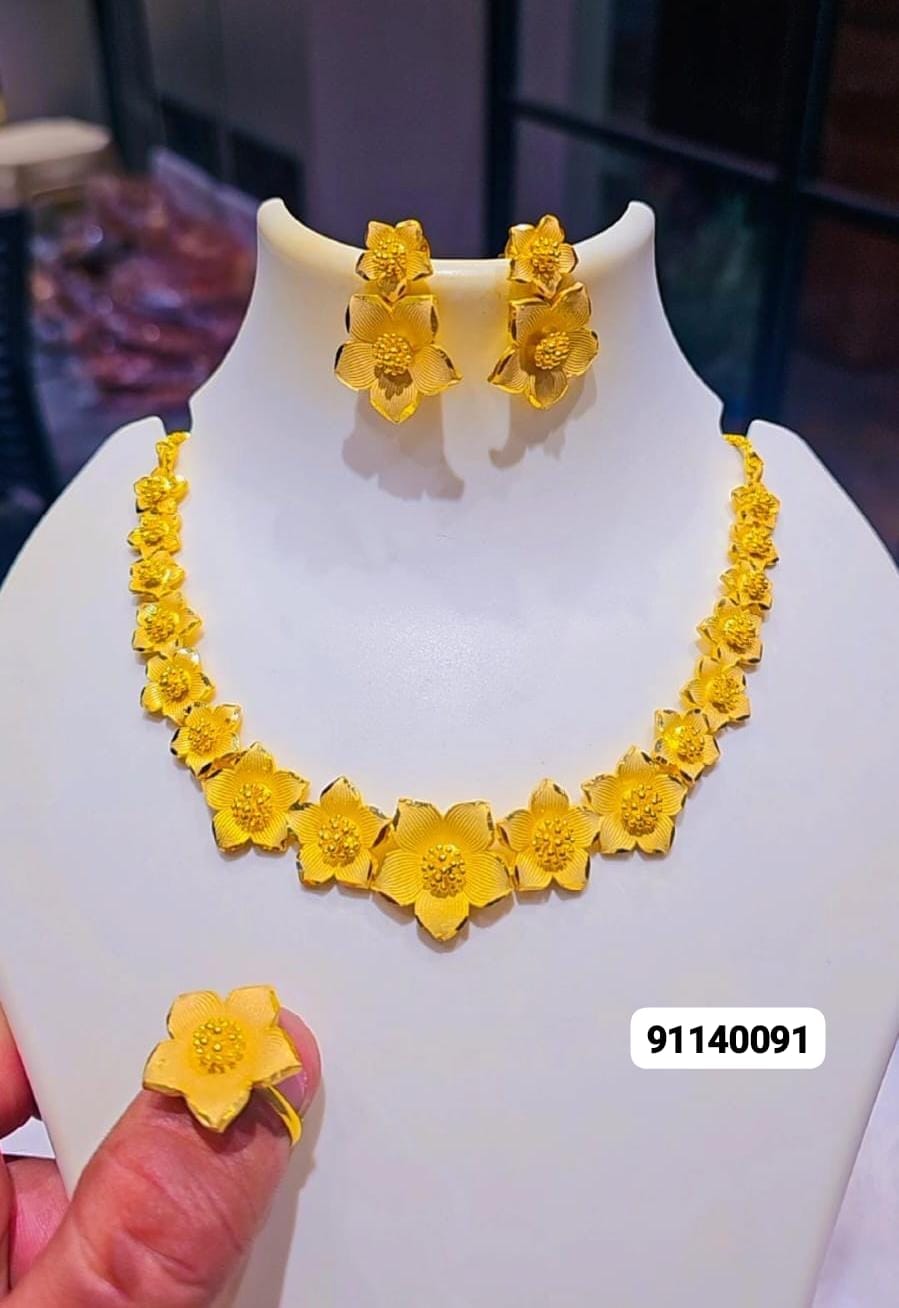 Gold-Plated Blossom Designer Necklace Set (Pack of 1)